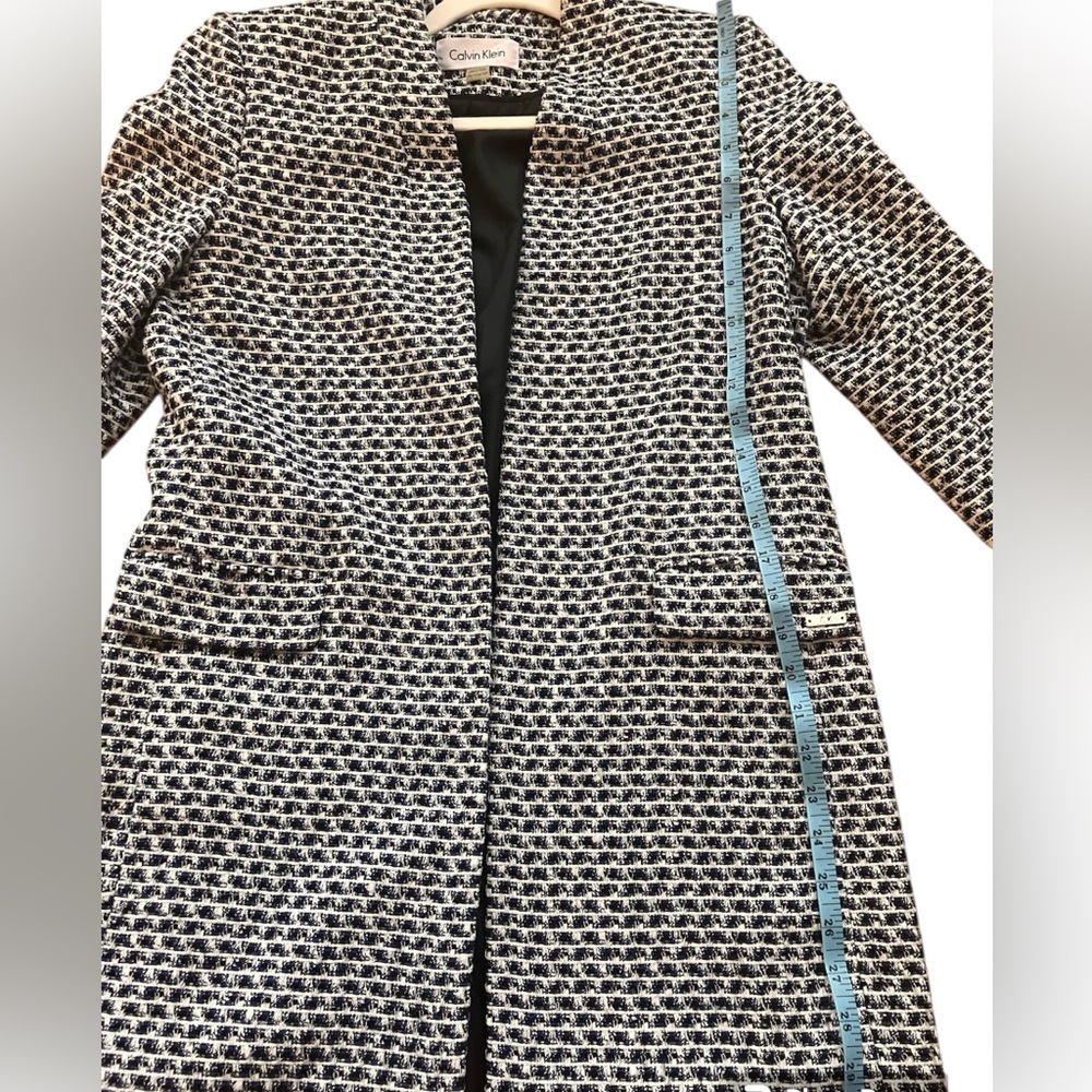 Black and White Geometric Blazer with Textured Knit Design